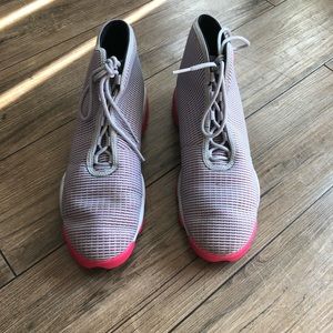 high top Air Jordan basketball shoes size 9